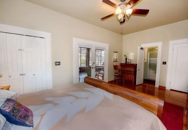 Ev (Mesquite Creek Farmhouse)