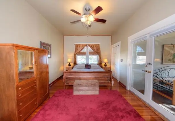 Ev (Mesquite Creek Farmhouse)