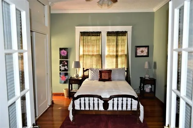 Ev (Mesquite Creek Farmhouse)
