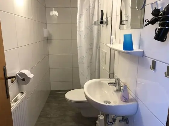 Tek Büyük Yataklı Oda, Banyolu/Duşlu (Zweibettzimmer)