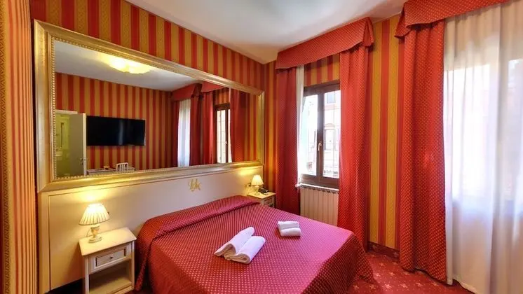 Superior Tek Büyük veya İki Ayrı Yataklı Oda