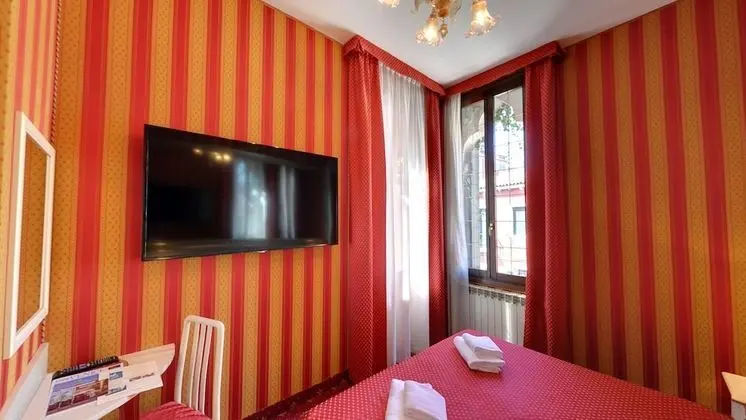 Superior Tek Büyük veya İki Ayrı Yataklı Oda