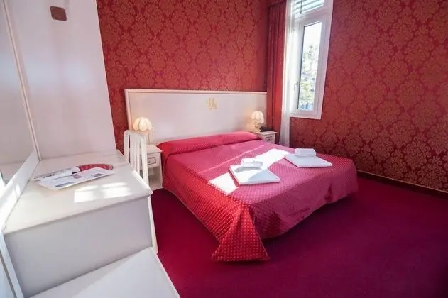 Classic Tek Büyük Yataklı Oda