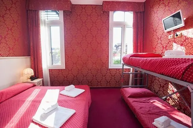 Dört Kişilik Oda (External bathroom)