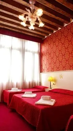 Dört Kişilik Oda (External bathroom)