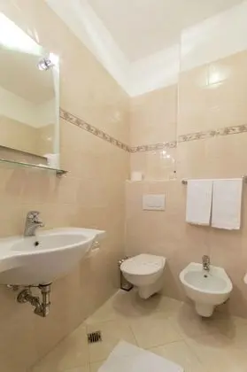 Dört Kişilik Oda (External bathroom)