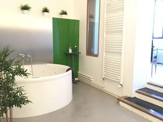 Design Kır Evi, Sıcak Su Havuzu, Havuz Manzaralı (Le Flat avec terrasse )