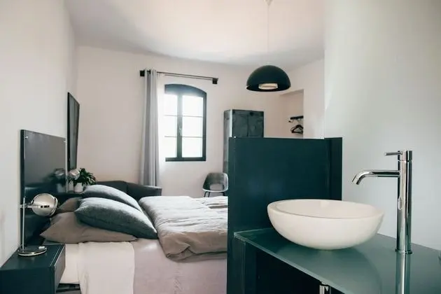 Design Tek Büyük Yataklı Oda, Sıcak Su Havuzu (Lilly)