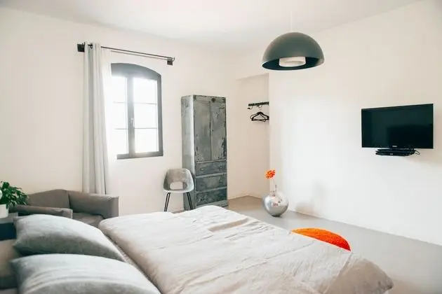 Design Tek Büyük Yataklı Oda, Sıcak Su Havuzu (Lilly)