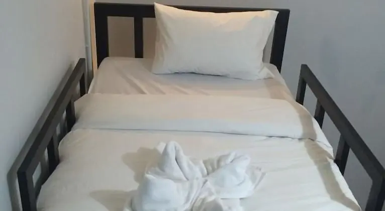 Ortak Ranzalı Oda, Karma Ranzalı Oda, Ortak Banyo (4-Bed Mixed Dorm)