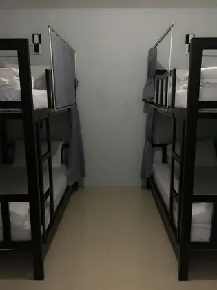 Ortak Ranzalı Oda, Karma Ranzalı Oda, Ortak Banyo (8-Bed Mixed Dorm)