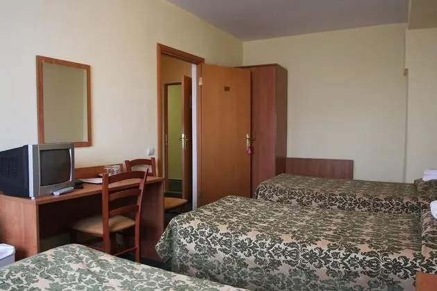 Economy Üç Kişilik Oda, Ortak Banyo