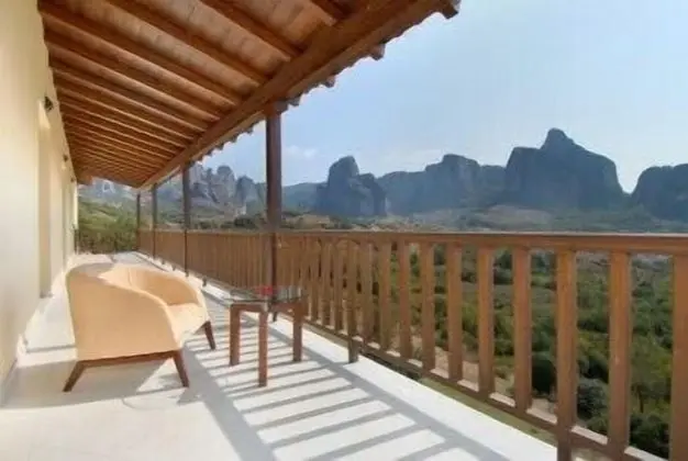 Üç Kişilik Oda (Meteora View)