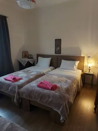 Traditional Ev, Şehir Manzaralı