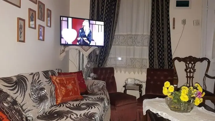 Traditional Ev, Şehir Manzaralı