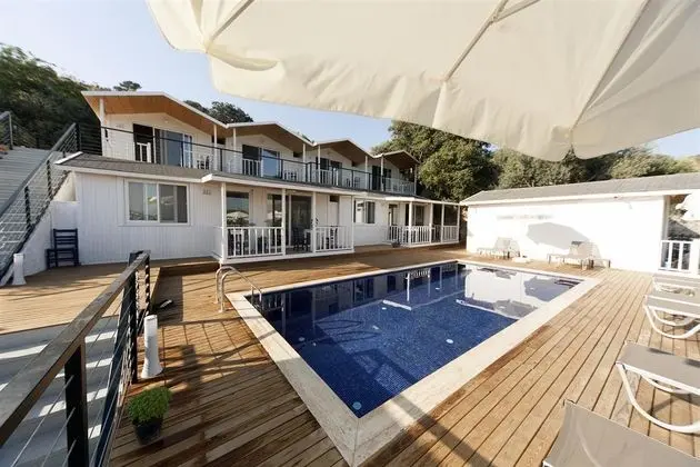 Connection Oda - Deniz ve Havuz Manzaralı