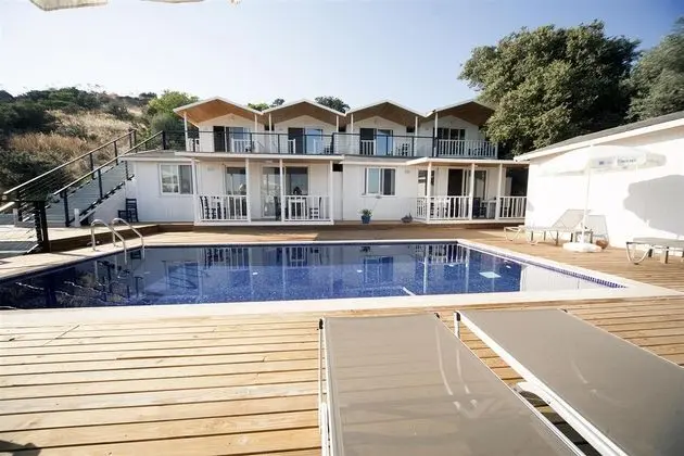 Connection Oda - Deniz ve Havuz Manzaralı