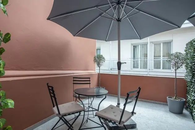Deluxe Üç Kişilik Oda, Teras, Şehir Manzaralı