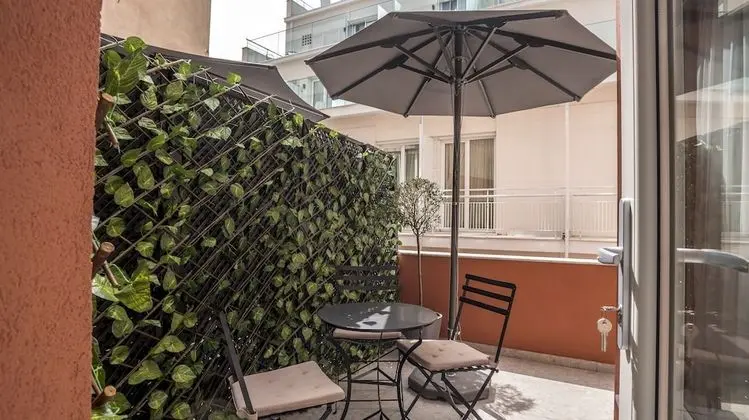 Deluxe Üç Kişilik Oda, Teras, Şehir Manzaralı