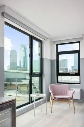 Oda, 1 En Büyük (King) Boy Yatak (View King Mobility/Hearing Accessible)