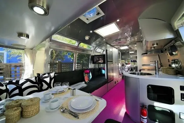Deluxe Karavan