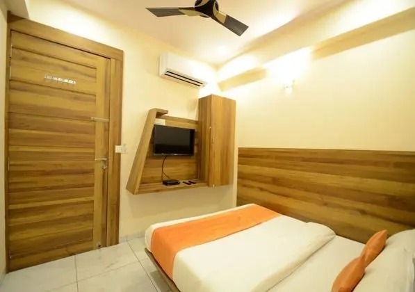 Deluxe AC Room.