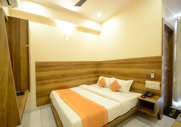 Deluxe AC Room.