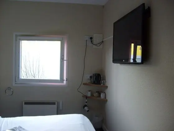 Basic Üç Kişilik Oda, Ortak Banyo (Non-smoking )