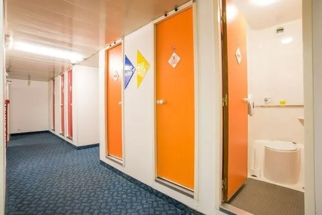 Basic Üç Kişilik Oda, Ortak Banyo (Non-smoking )