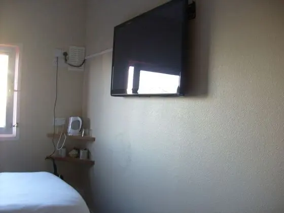 Tek Büyük Yataklı Oda, Ortak Banyo (Non- Smoking )