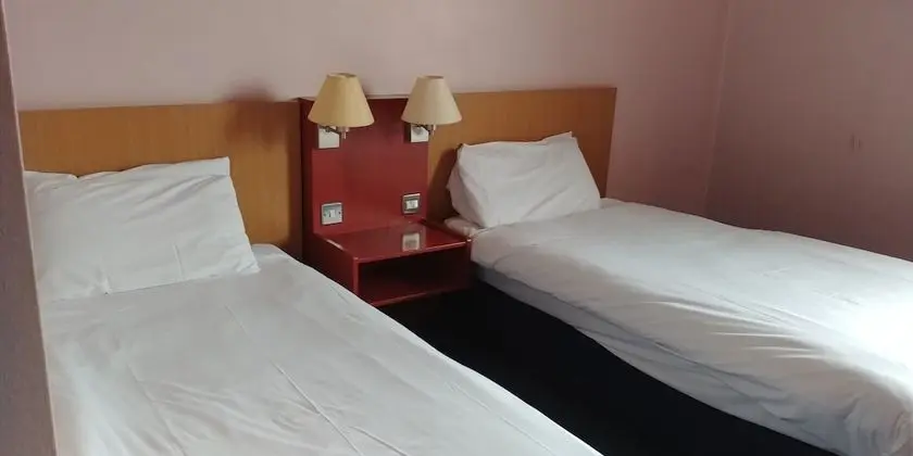İki Ayrı Yataklı Oda, Banyolu/Duşlu