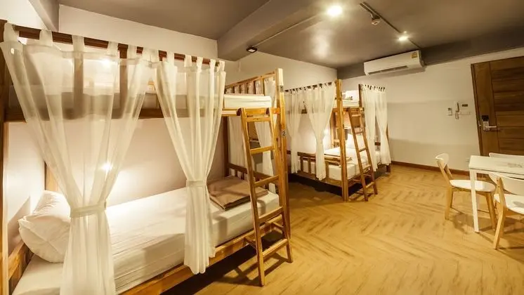 Private room with 4 beds & shared external bathroom - Female only