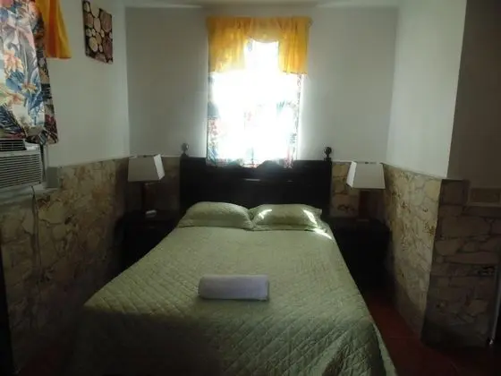 Oda, 1 Büyük (Queen) Boy Yatak (Mini Suite)