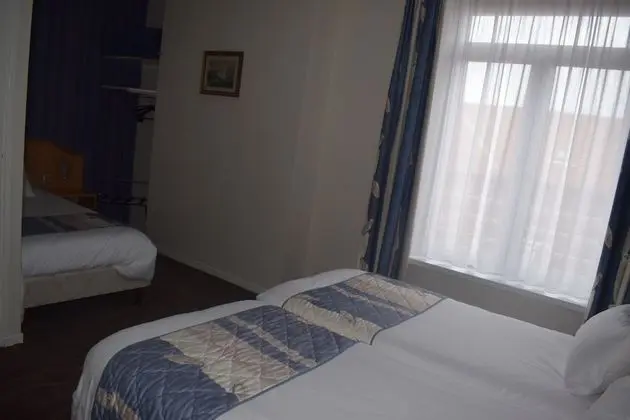 Üç Kişilik Oda, Şehir Manzaralı