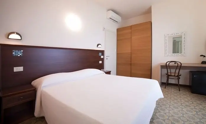 Tek Büyük veya İki Ayrı Yataklı Oda, Balkon