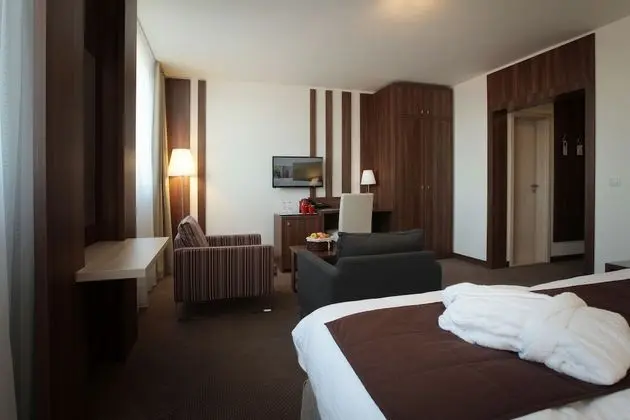 Exclusive Tek Büyük Yataklı Oda