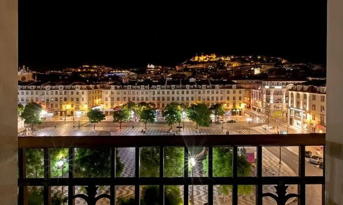 Tek Büyük veya İki Ayrı Yataklı Oda (Rossio and Castle View)