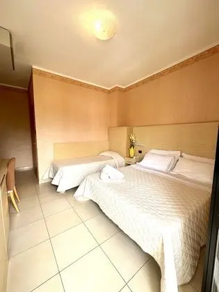 Üç Kişilik Oda, Deniz Manzaralı