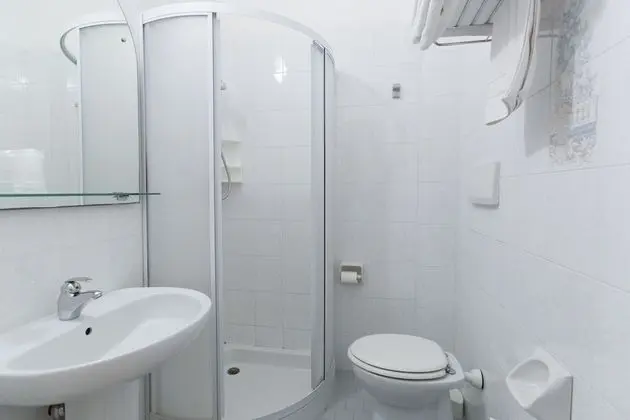 Üç Kişilik Oda, Deniz Manzaralı
