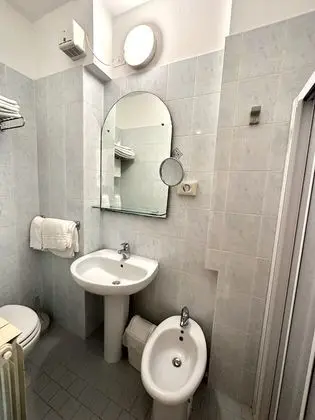 Üç Kişilik Oda, Deniz Manzaralı