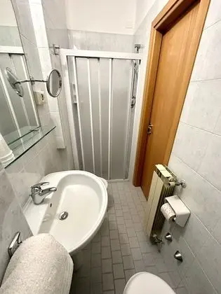 Üç Kişilik Oda, Deniz Manzaralı