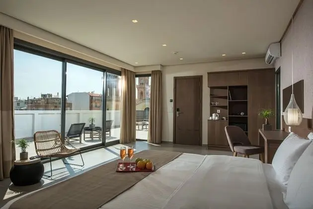 Junior Suite with Outdoor Jetted Tub and Side Sea View