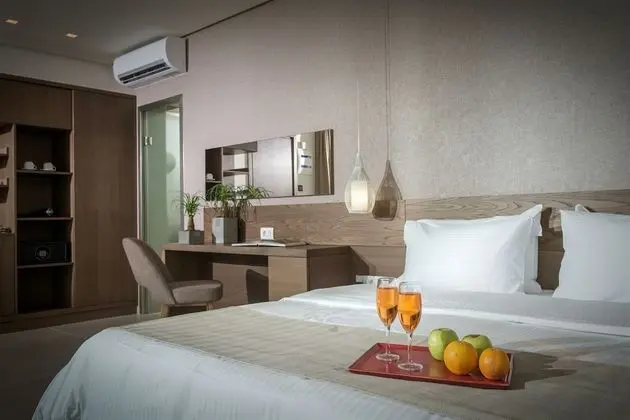 Junior Suite with Outdoor Jetted Tub and Side Sea View