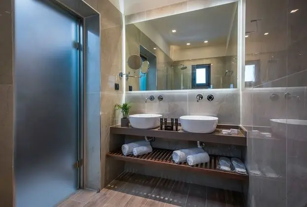 Junior Suite with Outdoor Jetted Tub and Side Sea View