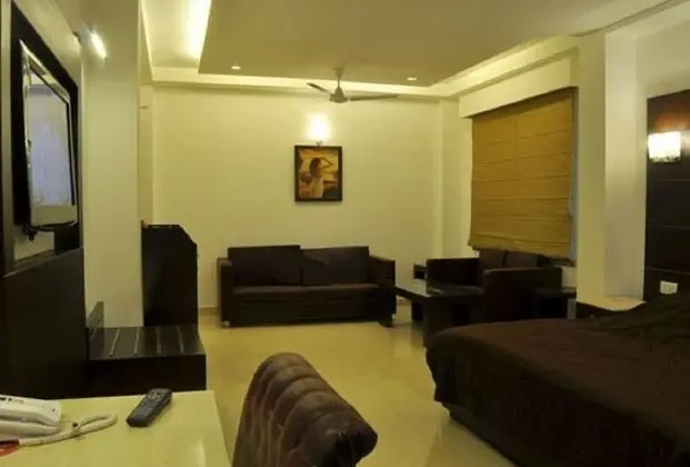Deluxe Tek Büyük Yataklı Oda, 1 Çift Kişilik Yatak, Balkon, Şehir Manzaralı