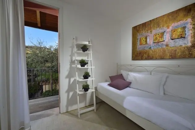 Junior Süit (Olives court view)