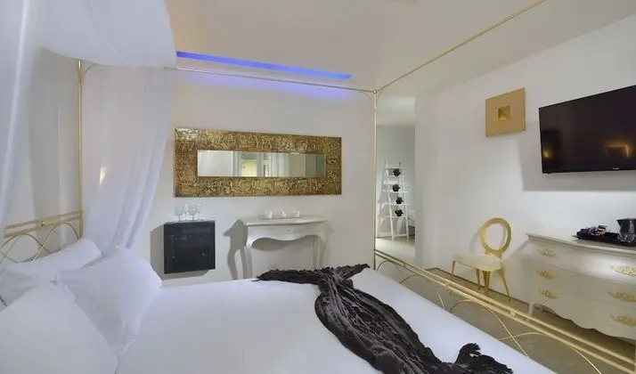 Junior Süit (Olives court view)