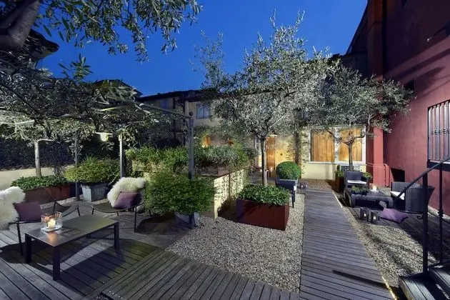 Junior Süit (Olives court view)