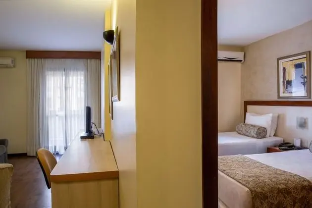 Suíte Superior (2 camas solteiro e 1 sofá-cama solteiro)
