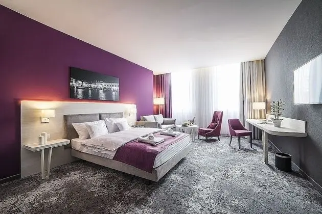 Deluxe Tek Büyük Yataklı Oda